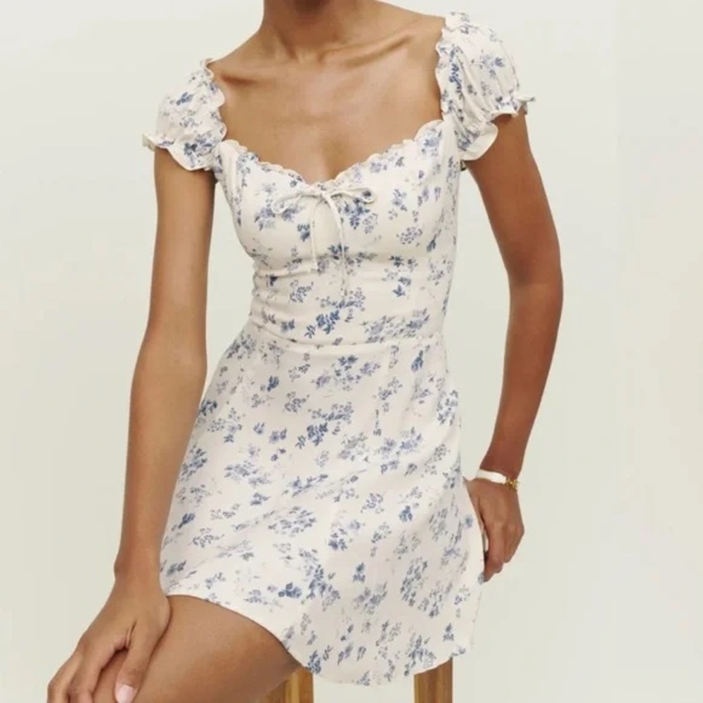 Reformation Pacey Dress in blue/white floral size 6